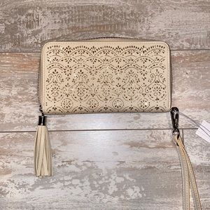 NEW Cream/Gold Wristlet‎ Wallet